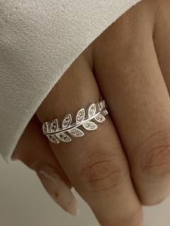 Anillo hojitas cubic