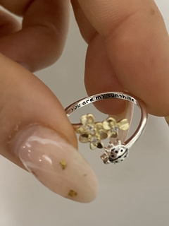 Anillo flor y vaquita de San Antonio (Regulable) - comprar online