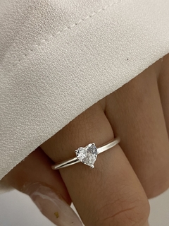Anillo corazón cristal
