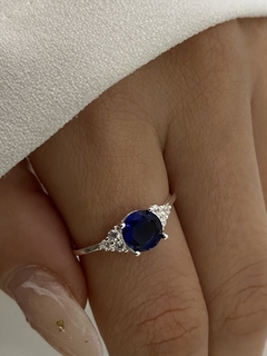 Anillo piedra azul y cubic