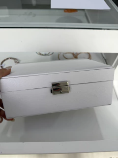 Exhibidor grande Blanco (con llave) en internet