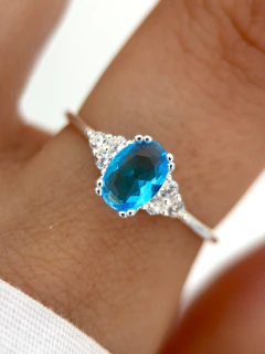 Anillo cubic ovalado celeste modelo 2072 importado