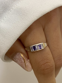 Anillo cubic rectangular (Lila y Blanco)