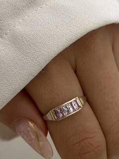 Anillo cubic rectangular (Rosa y Blanco)