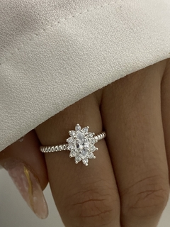 Anillo flor cubic