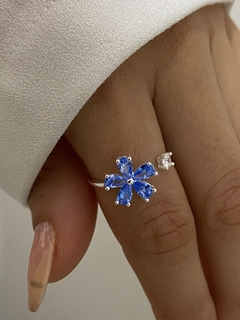 Anillo flor azul y cubic (Regulable)