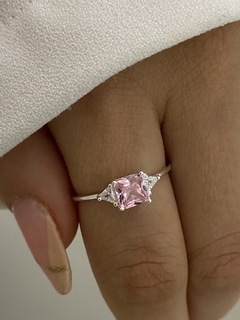 Anillo piedra rosa cuadrada