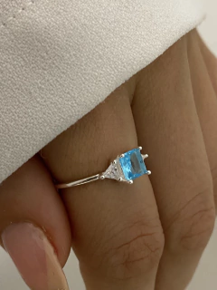 Anillo piedra celeste cuadrado - comprar online