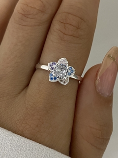 Anillo flor cubic y piedra blanca - comprar online