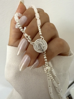 Rosario tubitos blancos y san Benito 55 cm - comprar online
