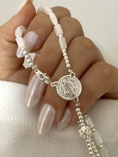 Rosario tubitos blancos y san Benito 55 cm
