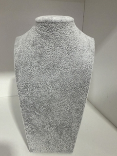 Exhibidor cuello gris en internet