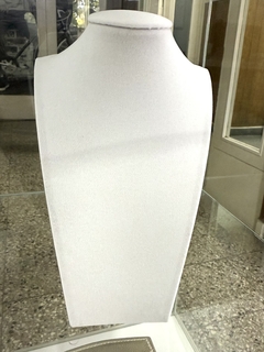 Exhibidor cuello blanco en internet
