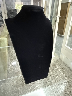 Exhibidor cuello negro en internet
