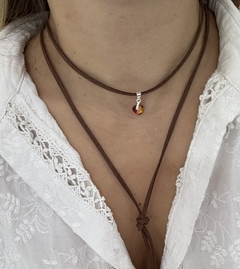 Conjunto gamuza marrón y dije swarosvki corazón