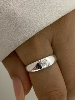 Anillo liso con corazón cubic - comprar online