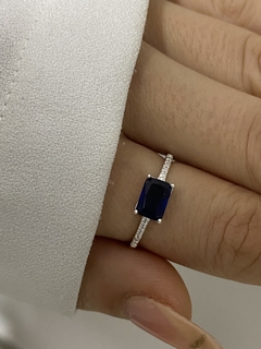 Anillo piedra rectangular azul y cubic - comprar online