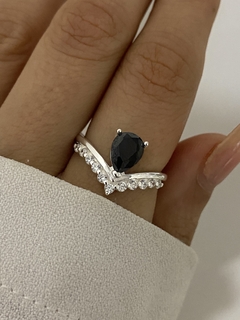 Anillo en V gota negra - comprar online