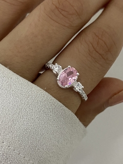 Anillo piedra rosa y cubics en internet