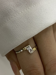Anillo rectangulo blanco