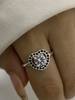 Anillo piedra corazon y cubic negro