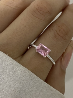 Anillo rectangulo rosa y cubic - comprar online