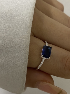 Anillo rectangular azul y cubic - comprar online