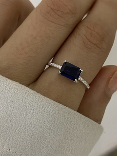 Anillo rectangular azul y cubic - Vogamayorista