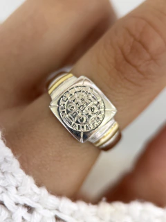 Anillo cuadrado San Benito modelo 2134 plata y oro