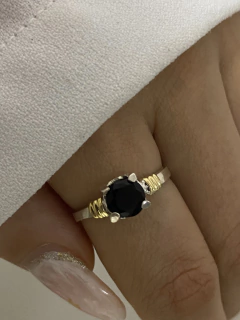 Anillo piedra circular negra
