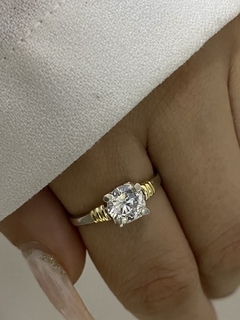 Anillo piedra circular blanco