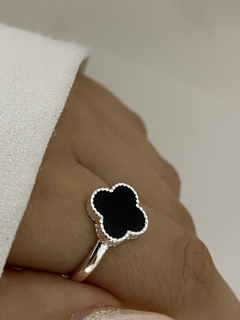 Anillo trebol negro - comprar online