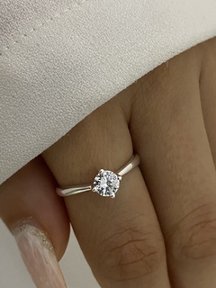 Anillo solitario cristal
