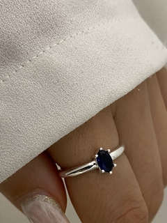 Anillo piedra azul ovalada