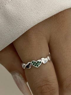 Anillo 7 corazones y cubic verde