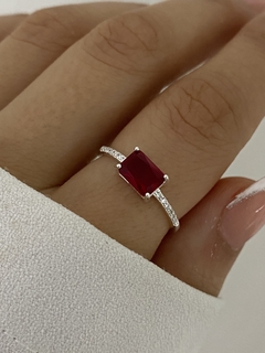 Anillo piedra roja y cubic - comprar online