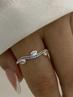 Anillo onda y hojas cubic