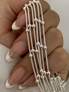 Cadena coreana con bolitas