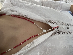 Rosario rectángulos rojos sagrado corazón 55 cm - Vogamayorista
