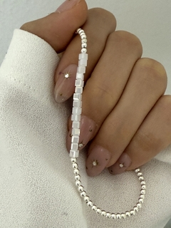 Pulsera bolitas plateadas y cristal cubo blanco - comprar online