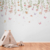 Papel de Parede Romântico com Flores Pendentes e Borboletas em Tons Suaves na internet