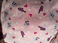 Pijama longo Suede Blusa Rosa e Calça c Cartas abertas e corações - LuaBella Pijameria