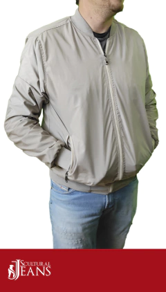 Chaqueta Beisbolera rompe vientos en internet