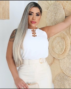 Blusa Alça Regulável com Argolas em Detalhe