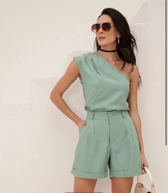 Conjunta short blusa um ombro na internet