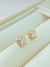 BRINCO QUADRADO FOLHADO A OURO COM NAVETE CRISTAL