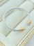 PULSEIRA BRACELETE ABERTO TRABALHADO COM DETALHES NAS PONTAS RODIO BRANCO