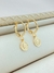 BRINCO ARGOLA DE CLICK COM PENDENTE MOEDA FOLHADO A OURO