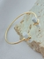 BRACELETE PEDRA NATURAL QUADRADA HOWLITA BRANCA FOLHADO A OURO - comprar online