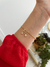 Pulseira elo português com pingente casal